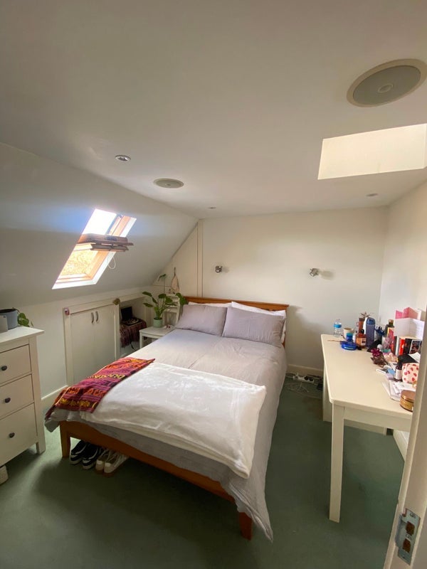Room Twyford Avenue in Greater London
