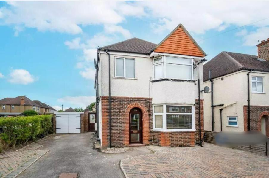 House Grantley Road in Guildford