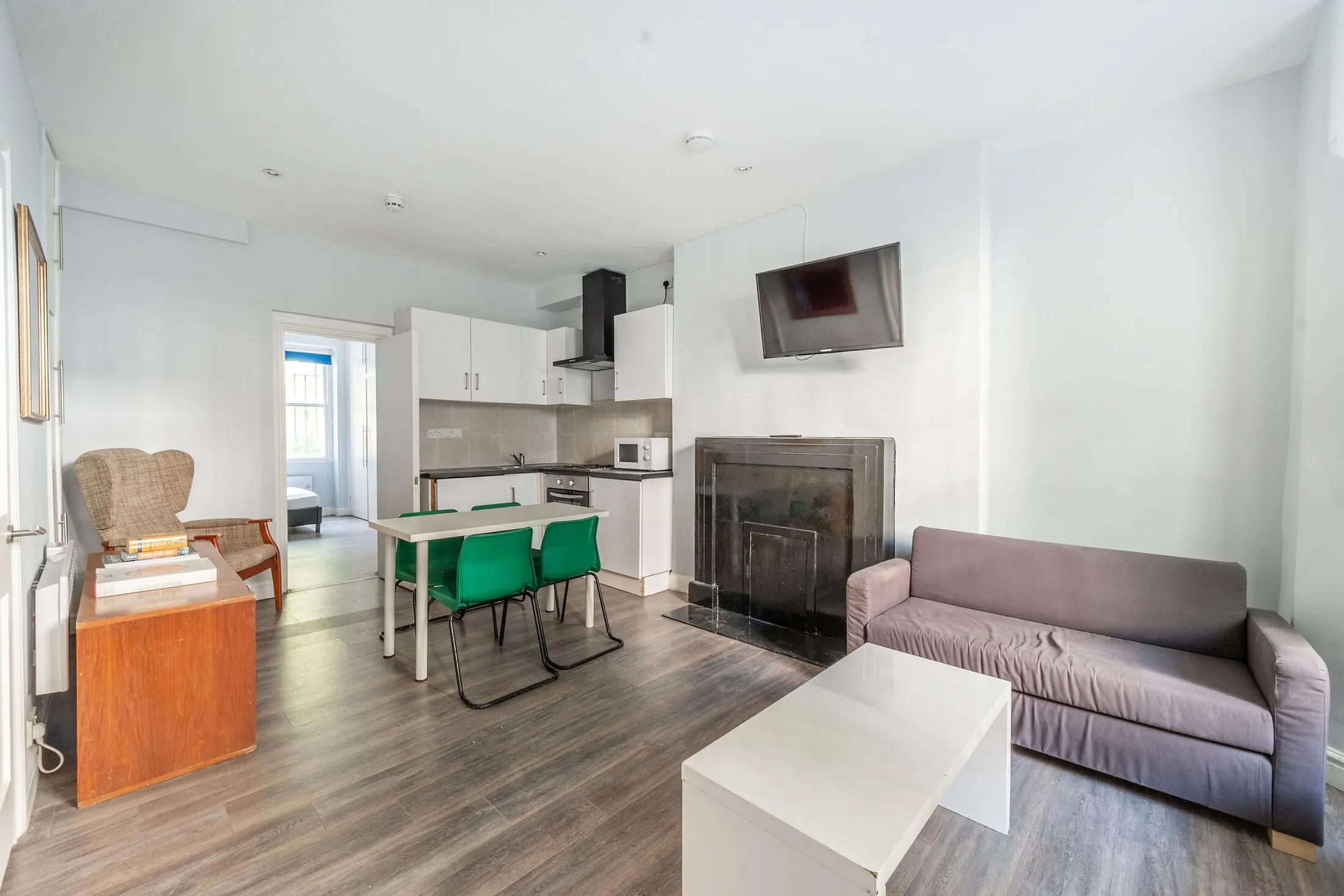 Flat Marloes Road in Greater London