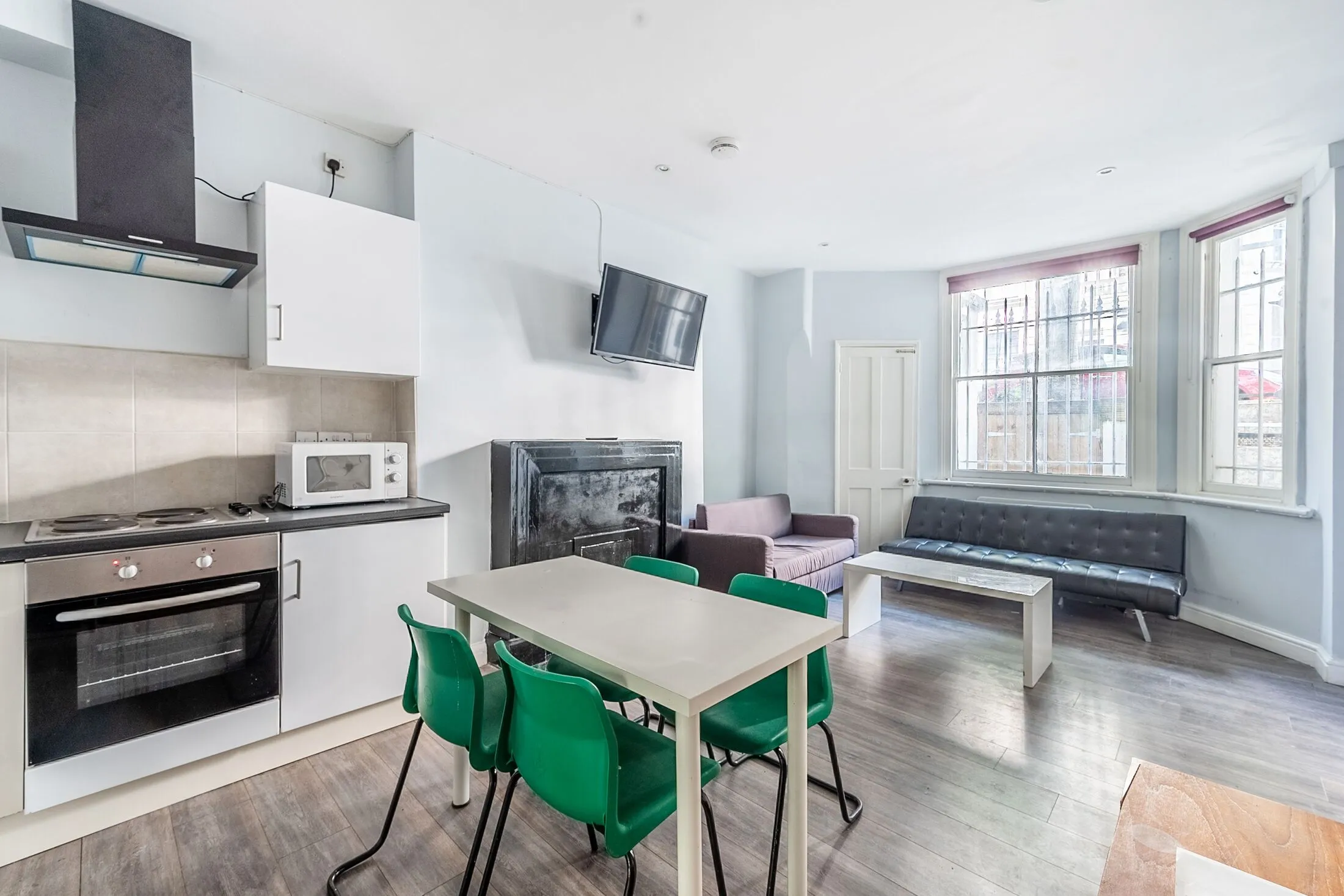 Flat Marloes Road in Greater London