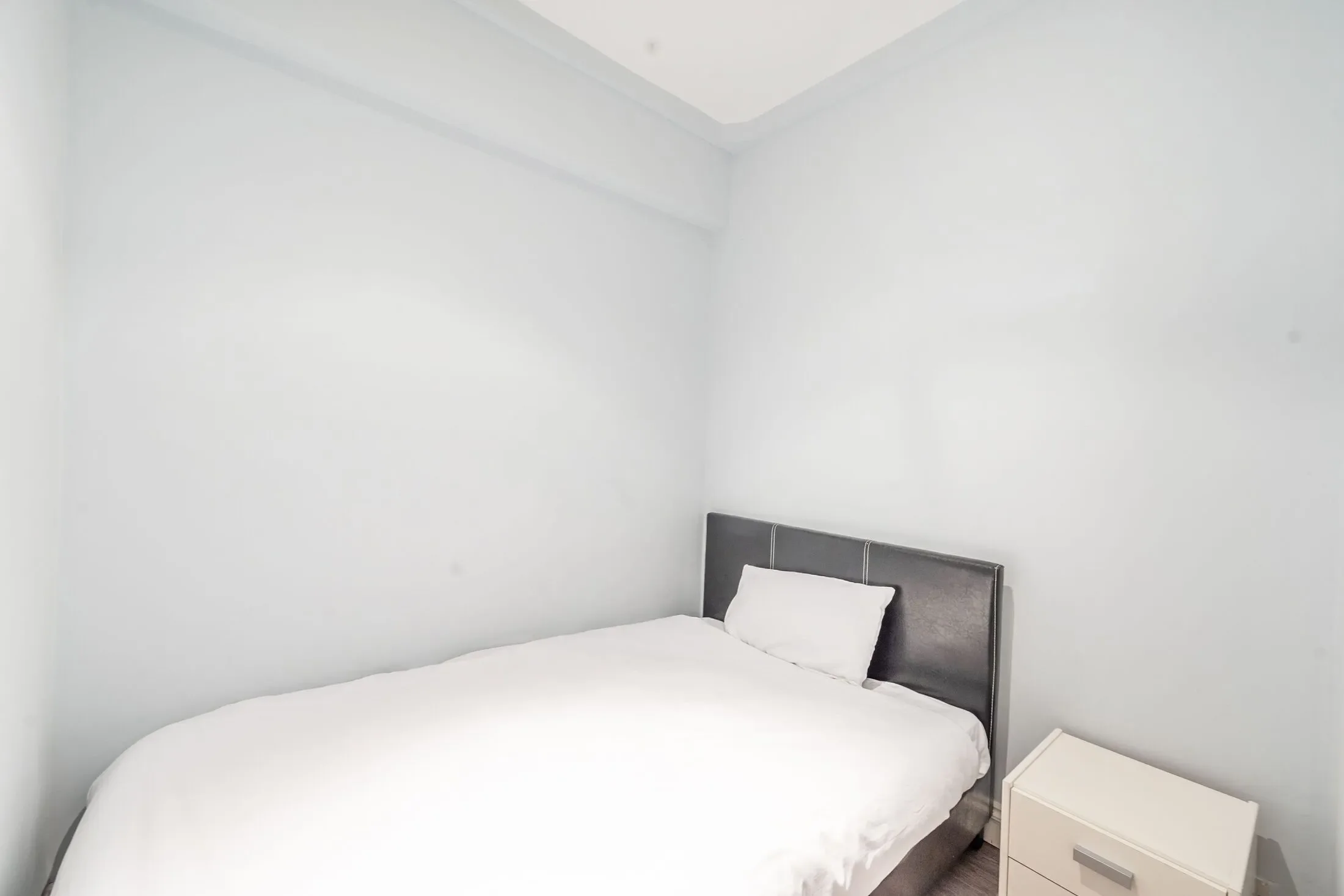 Flat Marloes Road in Greater London