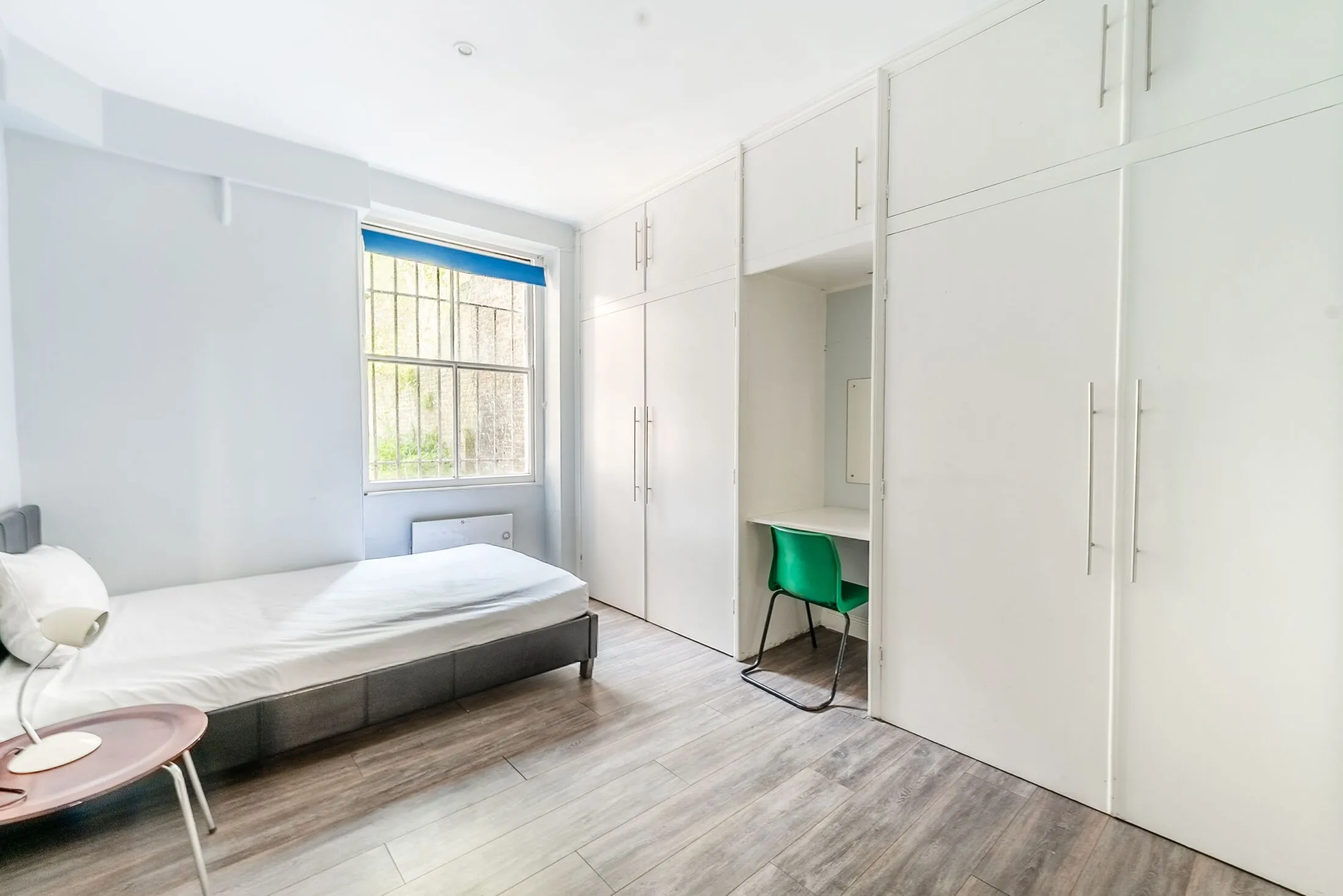 Flat Marloes Road in Greater London