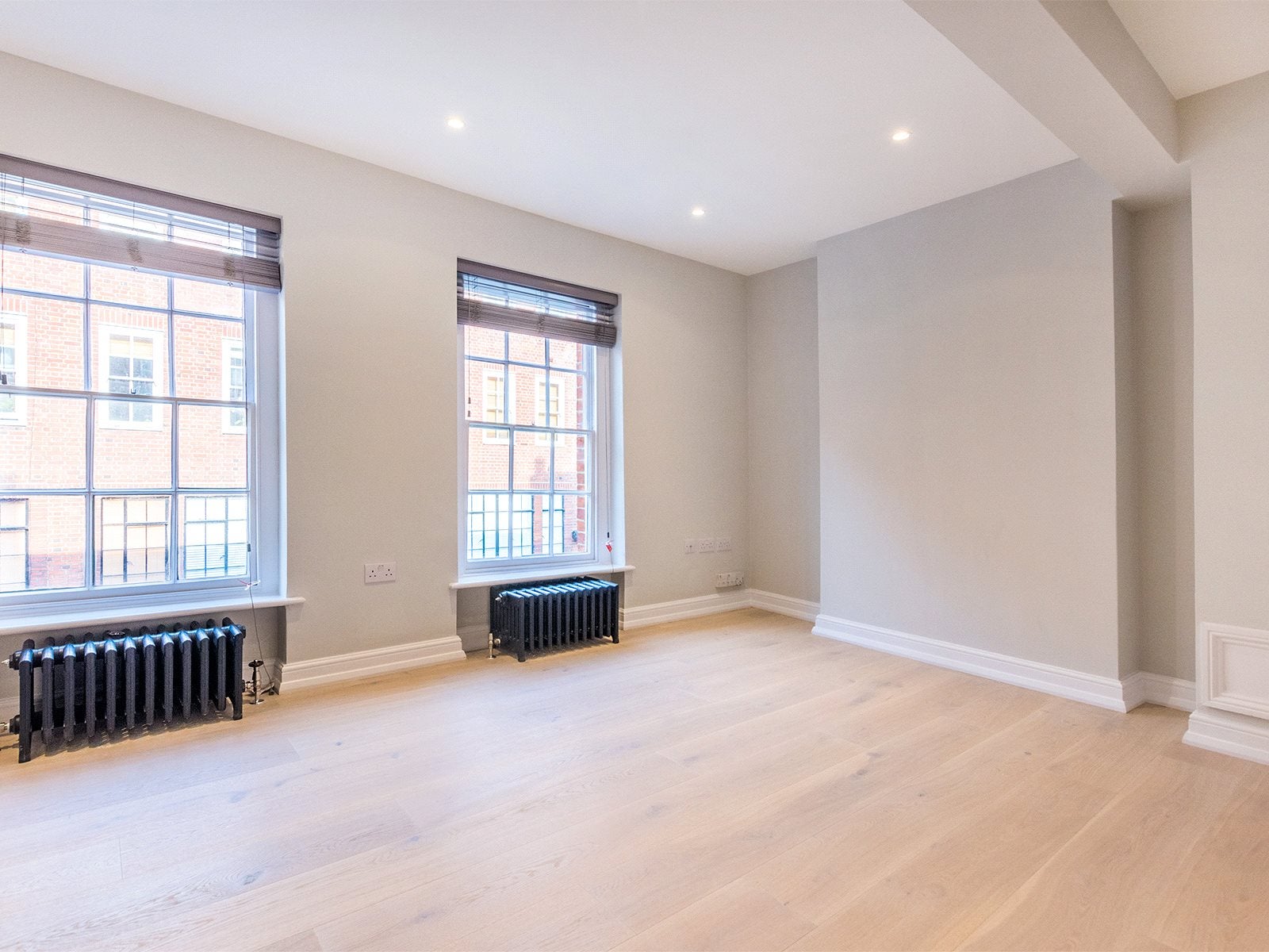 Flat Earlham Street in Greater London