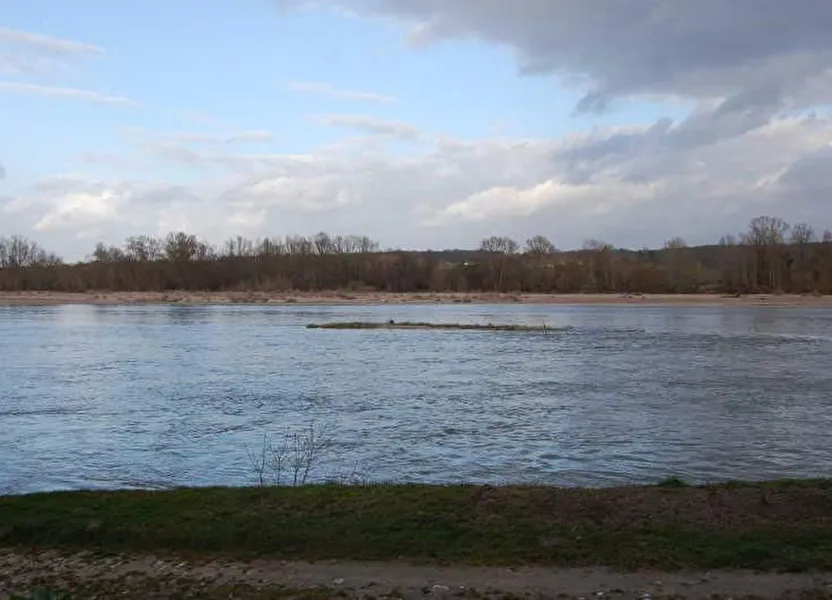Flat Quai de Loire Georges Simenon in Saint-Satur