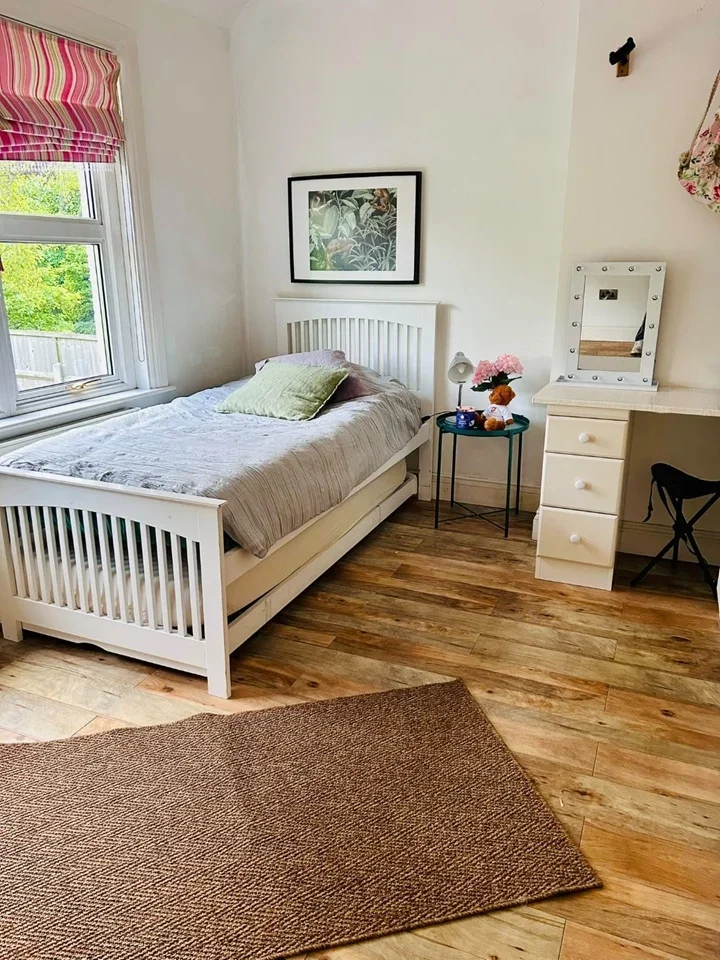 Room Purley Knoll in Greater London