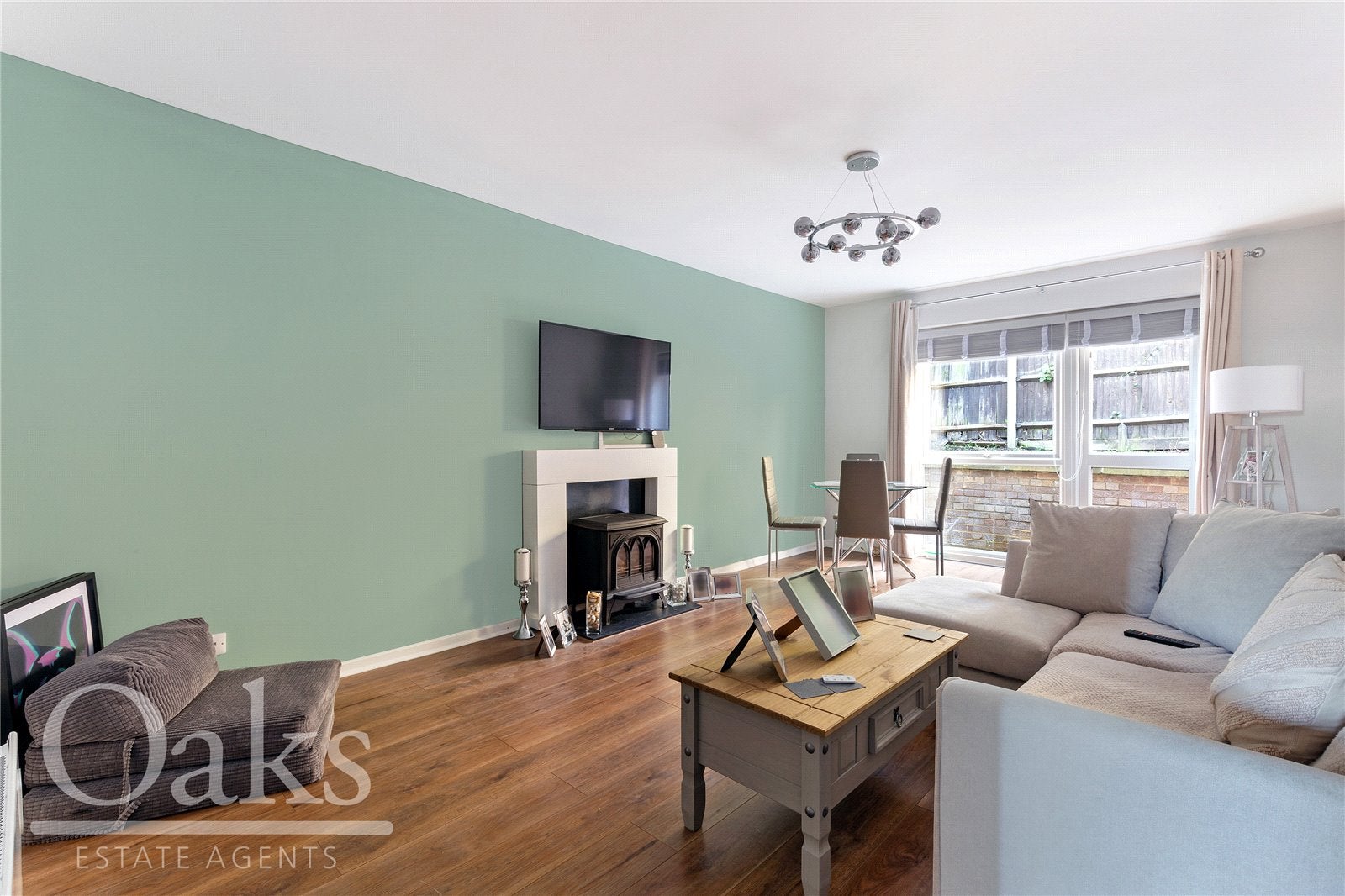 Flat Wrights Road in Greater London