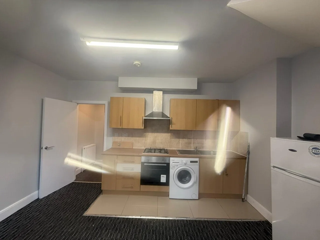 Flat Woodville Road in Greater London