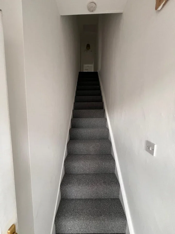 Flat Whitehorse Road in Greater London