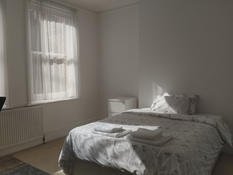 Flat Lyncroft Gardens in Greater London