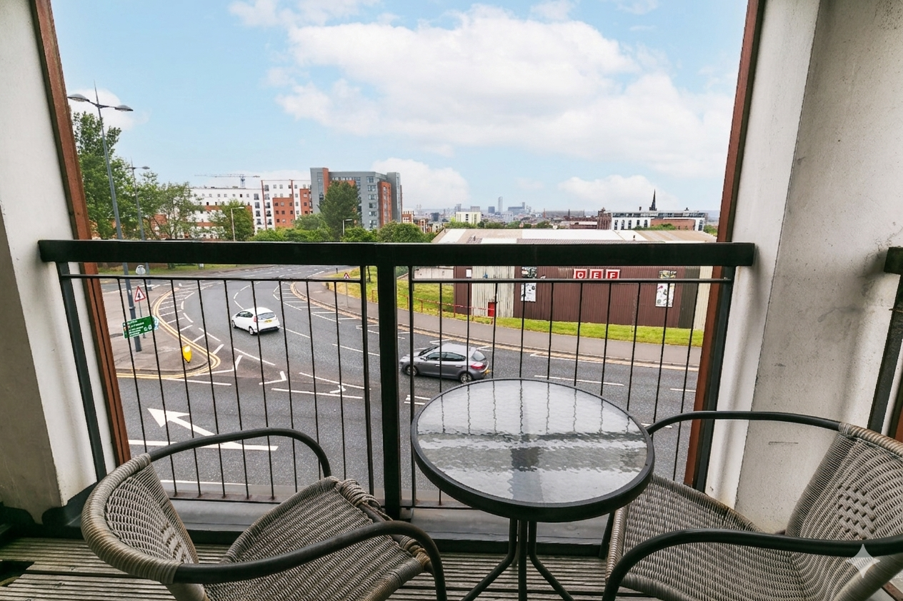 Flat Gilmartin Grove in Liverpool