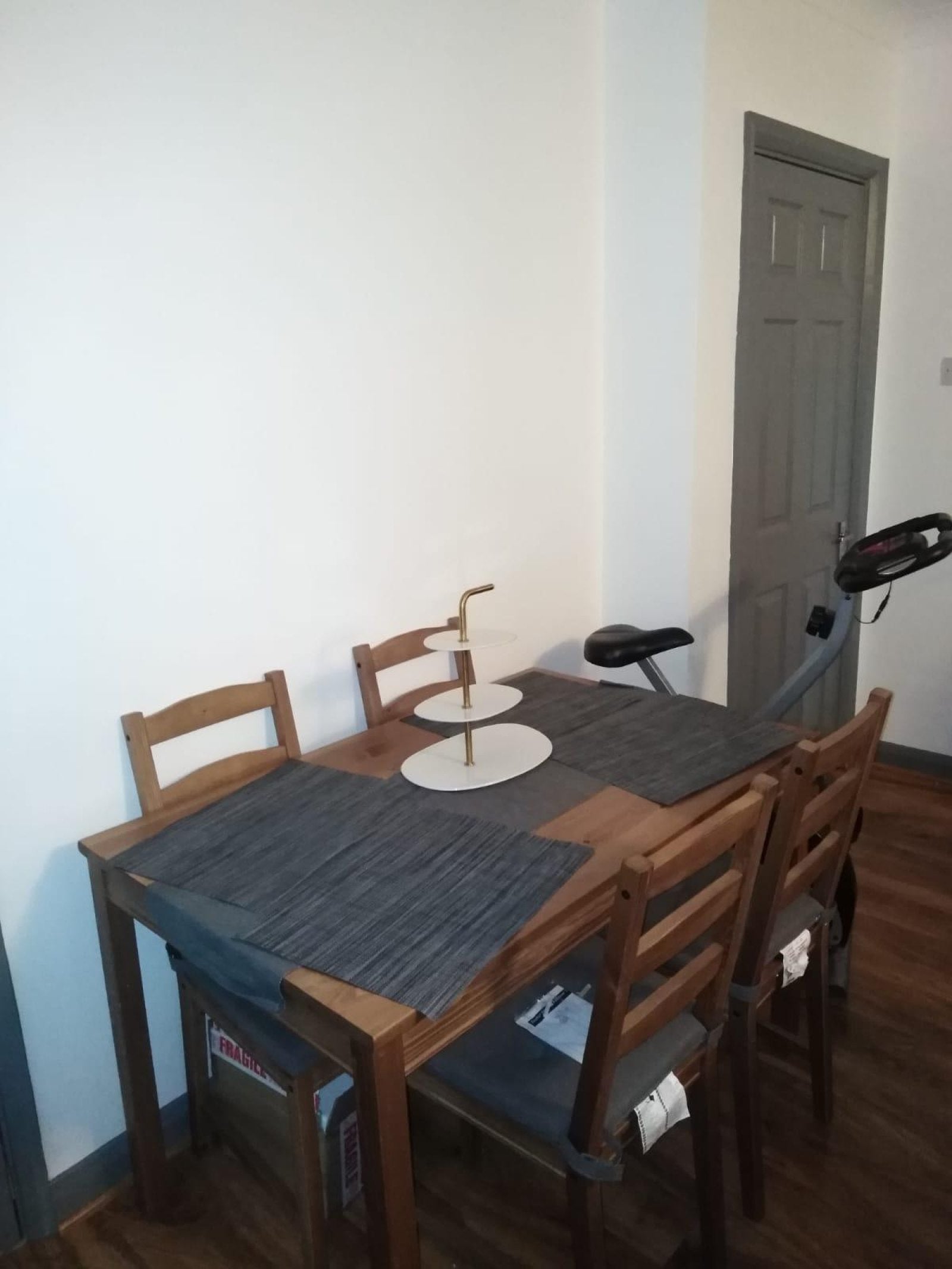 Room Hawthorn Road in Strood