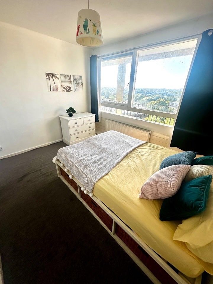 Room Highcliffe Drive in Greater London
