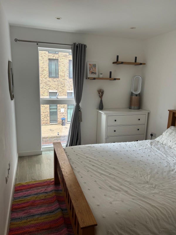 Room Hatcham Street in Greater London