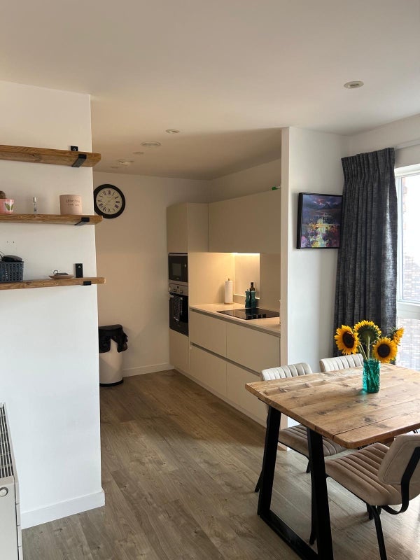 Room Hatcham Street in Greater London
