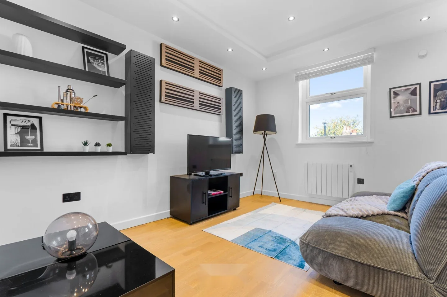 Flat Holloway Road in Greater London