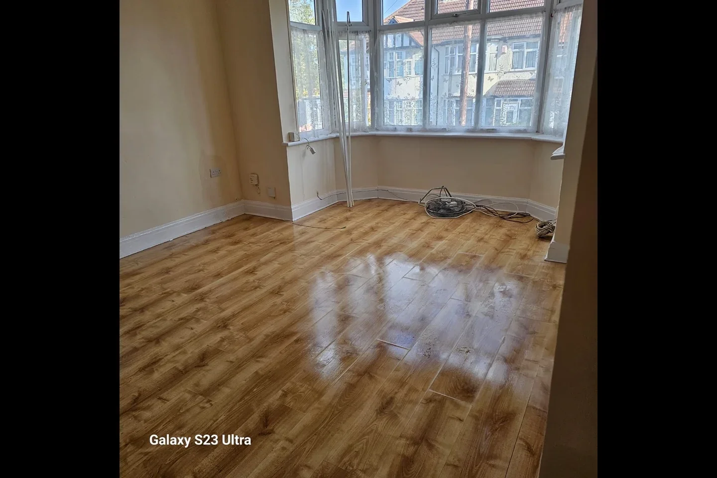 Flat Northolt Gardens in Greater London