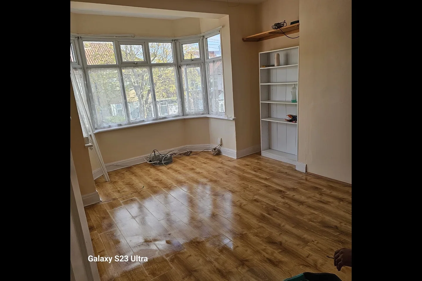 Flat Northolt Gardens in Greater London