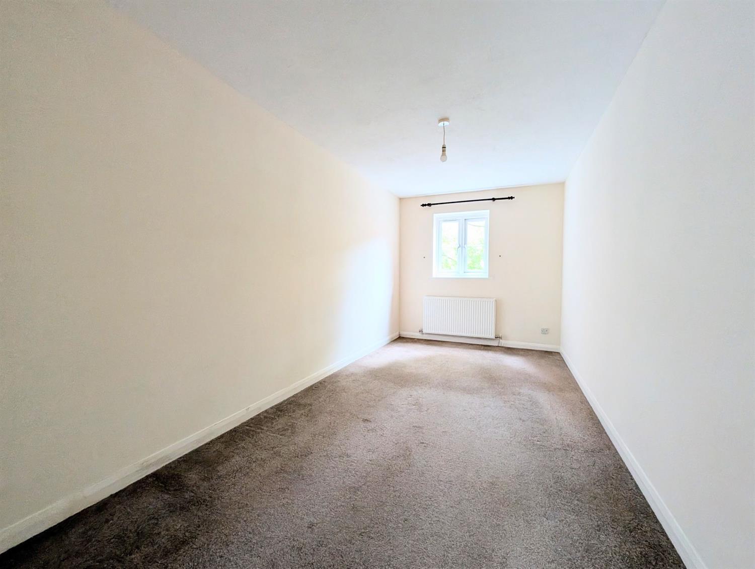 Flat Fishers Court in Horsham