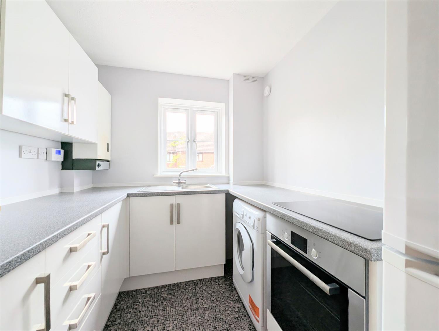 Flat Fishers Court in Horsham