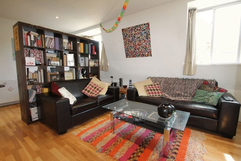 Flat Camberwell Road in Greater London