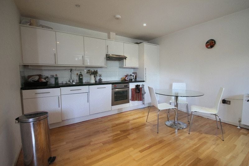 Flat Camberwell Road in Greater London
