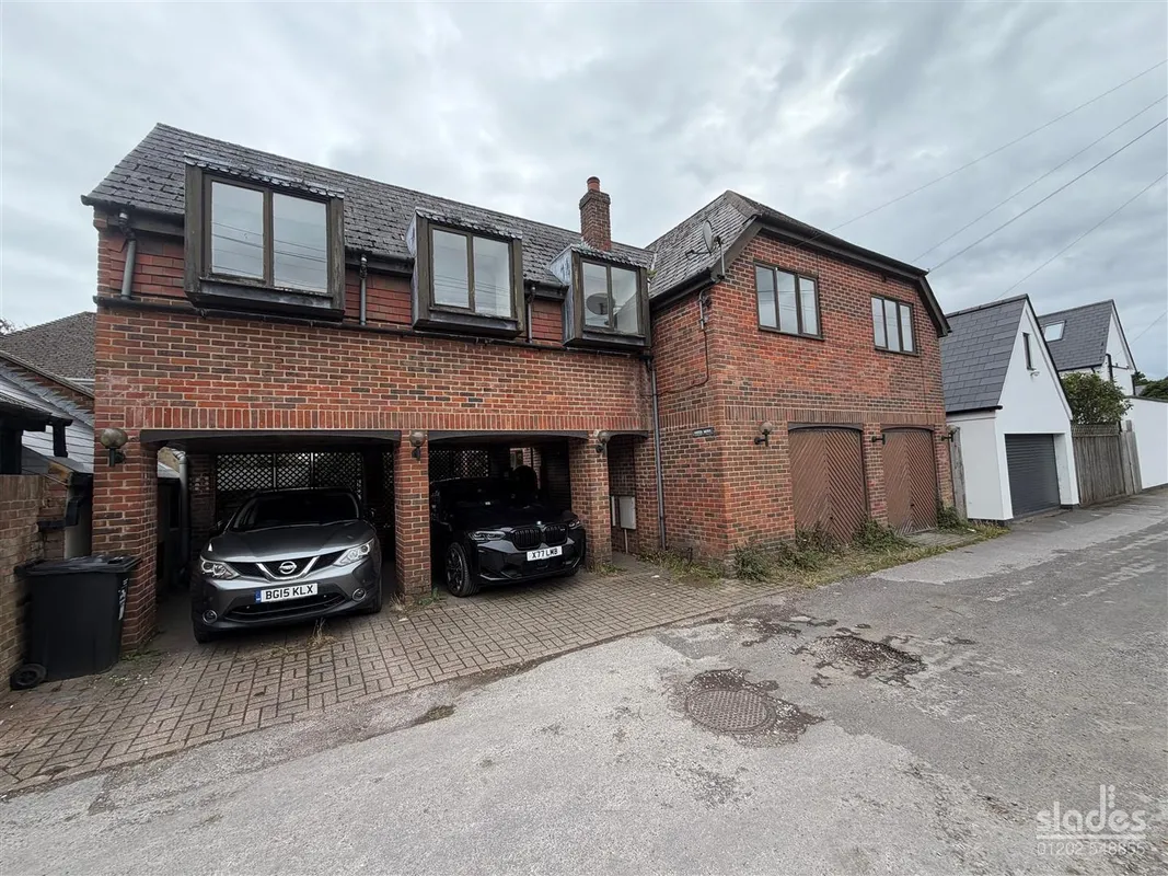 Flat Ravine Road in Poole