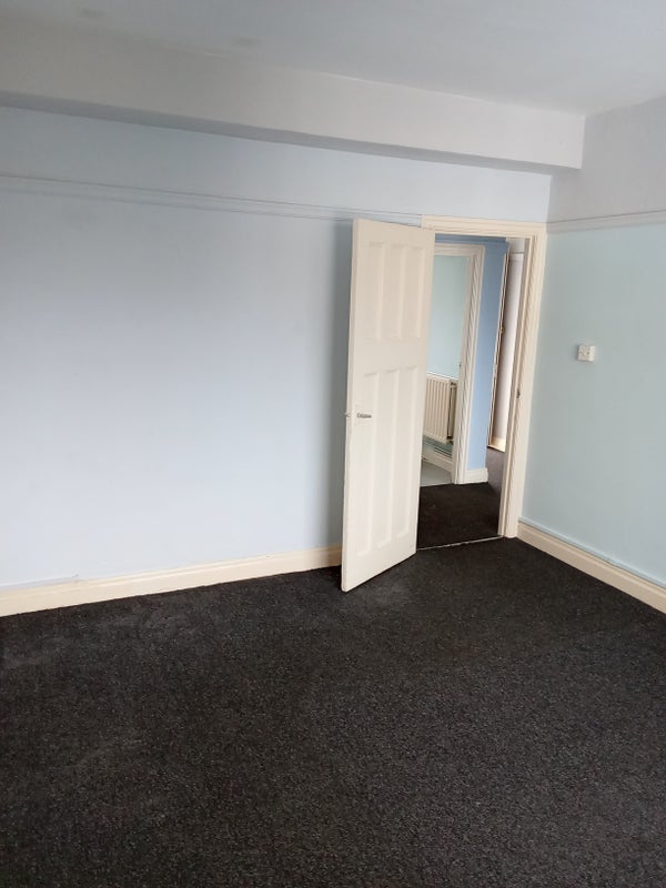 Flat Fortrose Gardens in Greater London