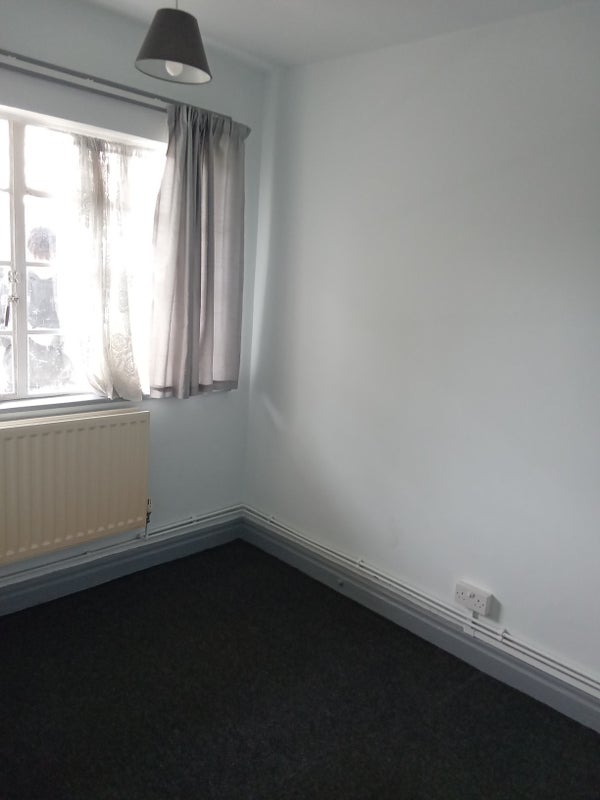 Flat Fortrose Gardens in Greater London
