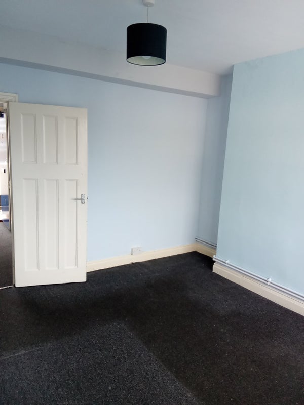 Flat Fortrose Gardens in Greater London
