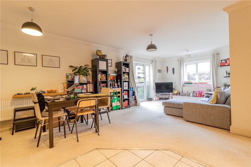 Flat Boulters Court in Maidenhead