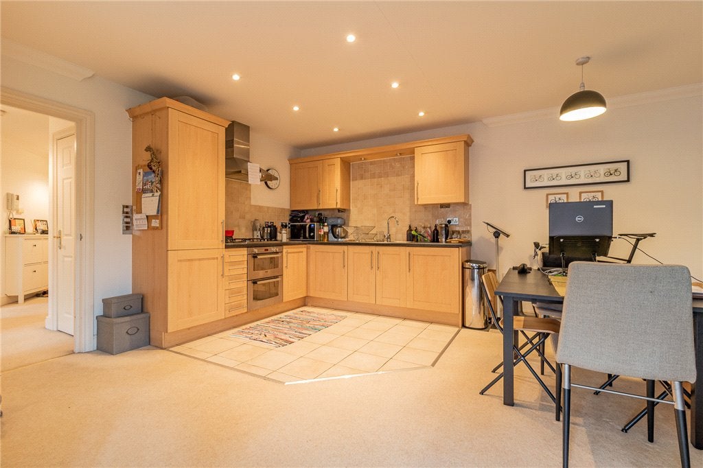 Flat Boulters Court in Maidenhead