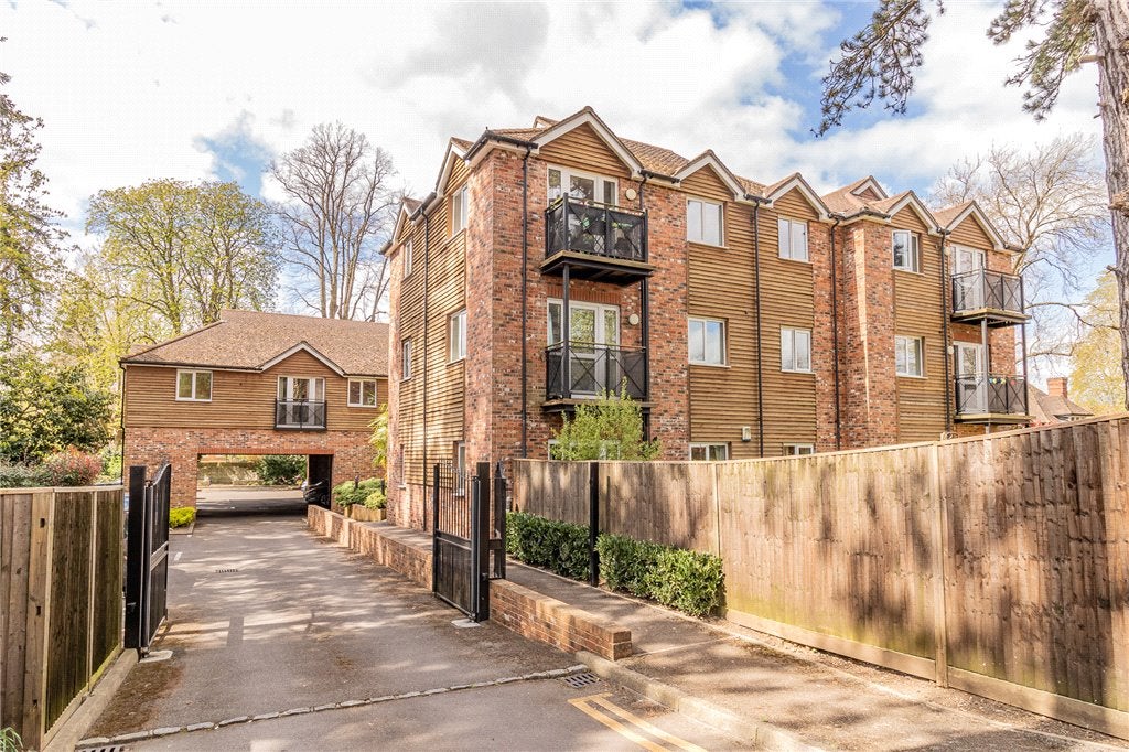 Flat Boulters Court in Maidenhead