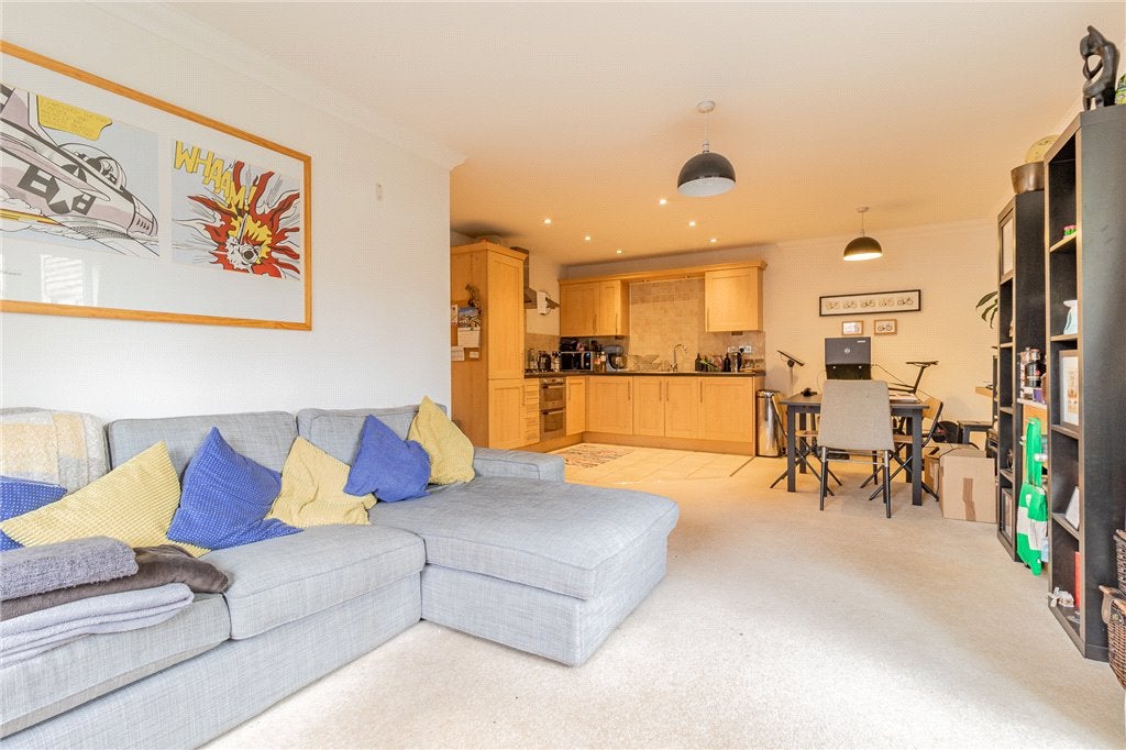 Flat Boulters Court in Maidenhead