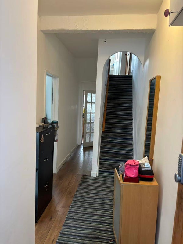 Room Tweed Mouth Road in Greater London