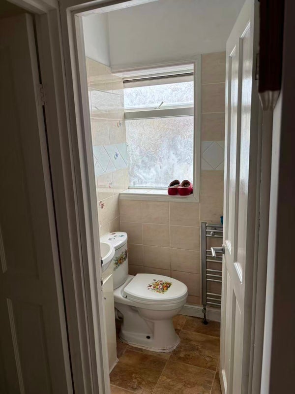 Room Tweed Mouth Road in Greater London