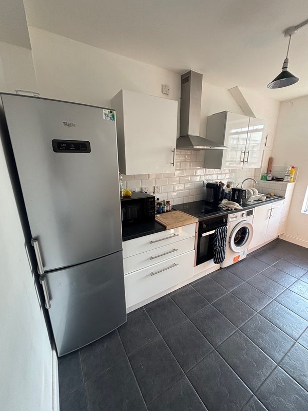 Room East Lane in Greater London