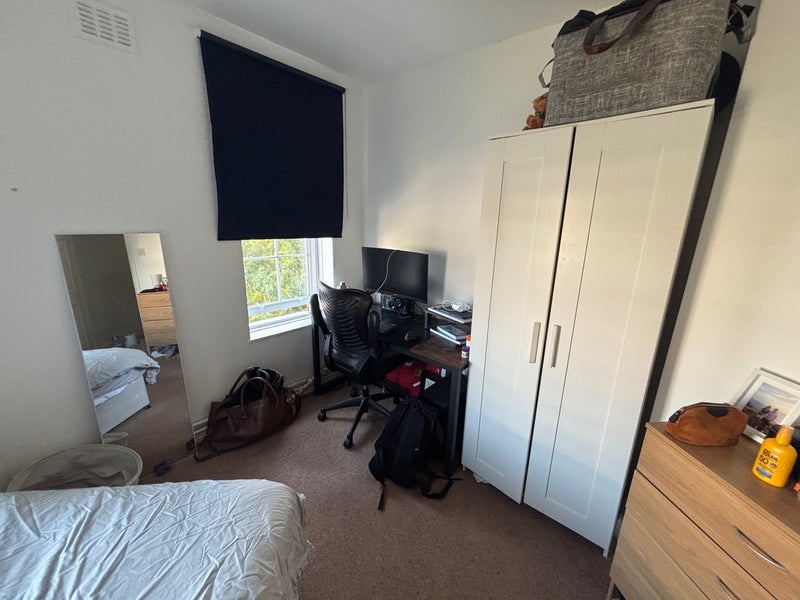 Room East Lane in Greater London