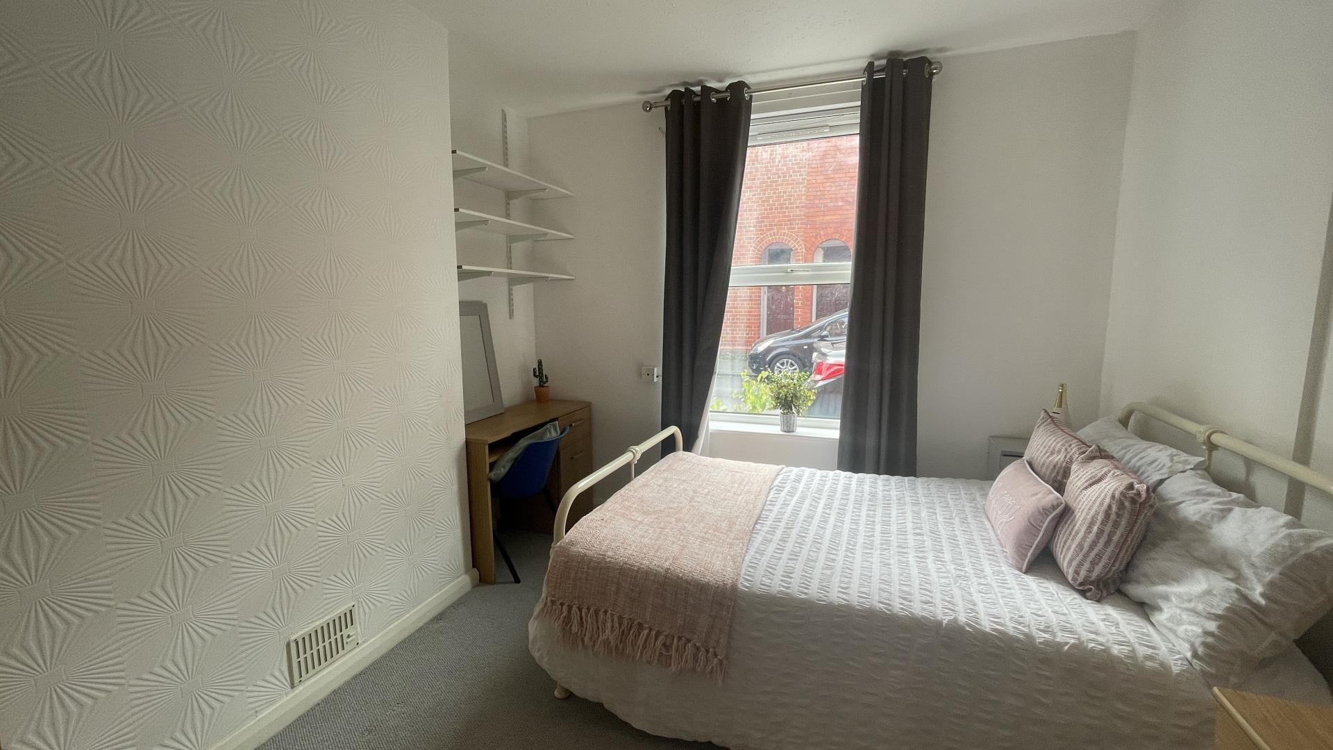 Room Vernon Road in Chester