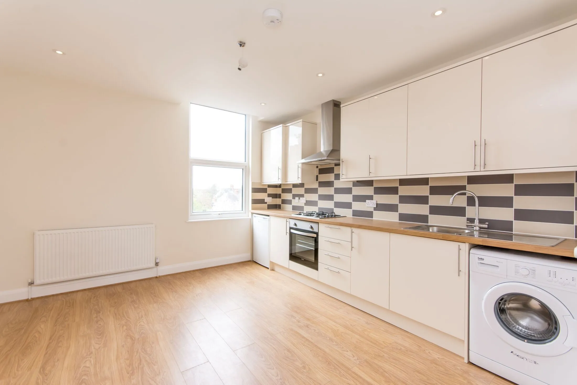 Flat Cricklewood Broadway in Greater London