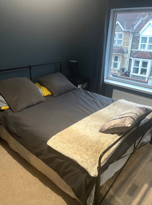 Room Wick Road in Bristol