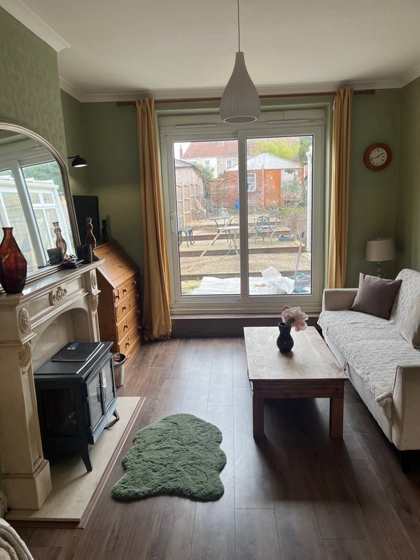 Room Wick Road in Bristol