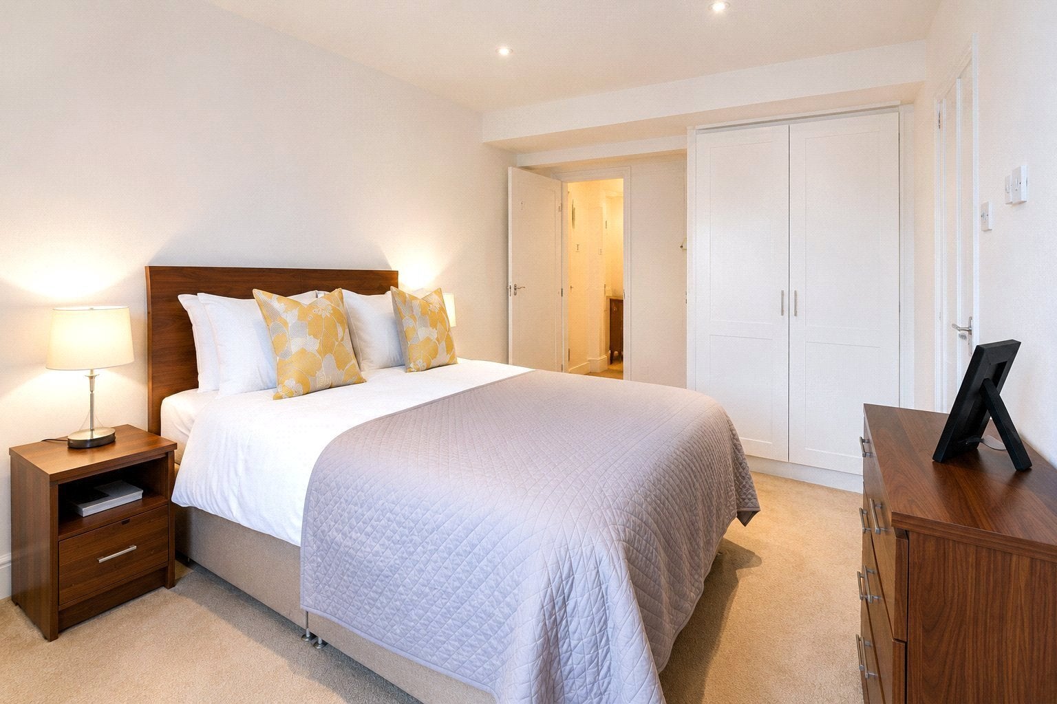 Flat Duke Street in City of Westminster