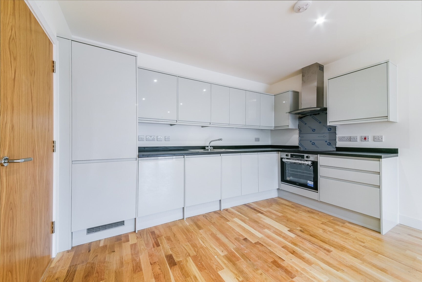 Flat Stafford Road in Greater London