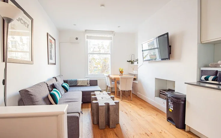 Flat Blenheim Crescent in Greater London
