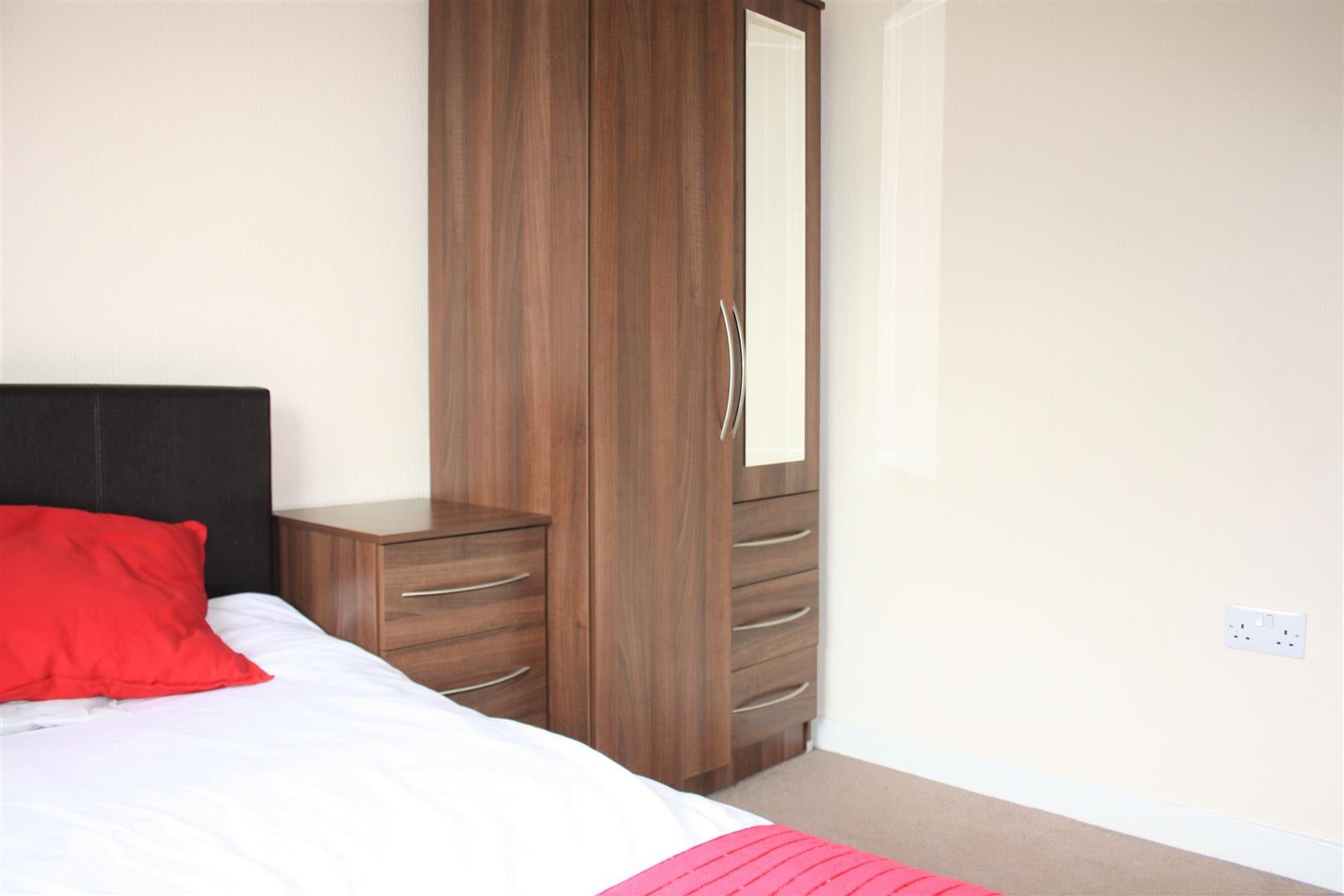 Flat Chertsey Rise in Stevenage