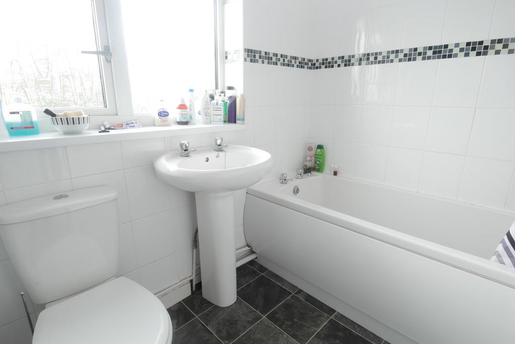 Flat Chertsey Rise in Stevenage