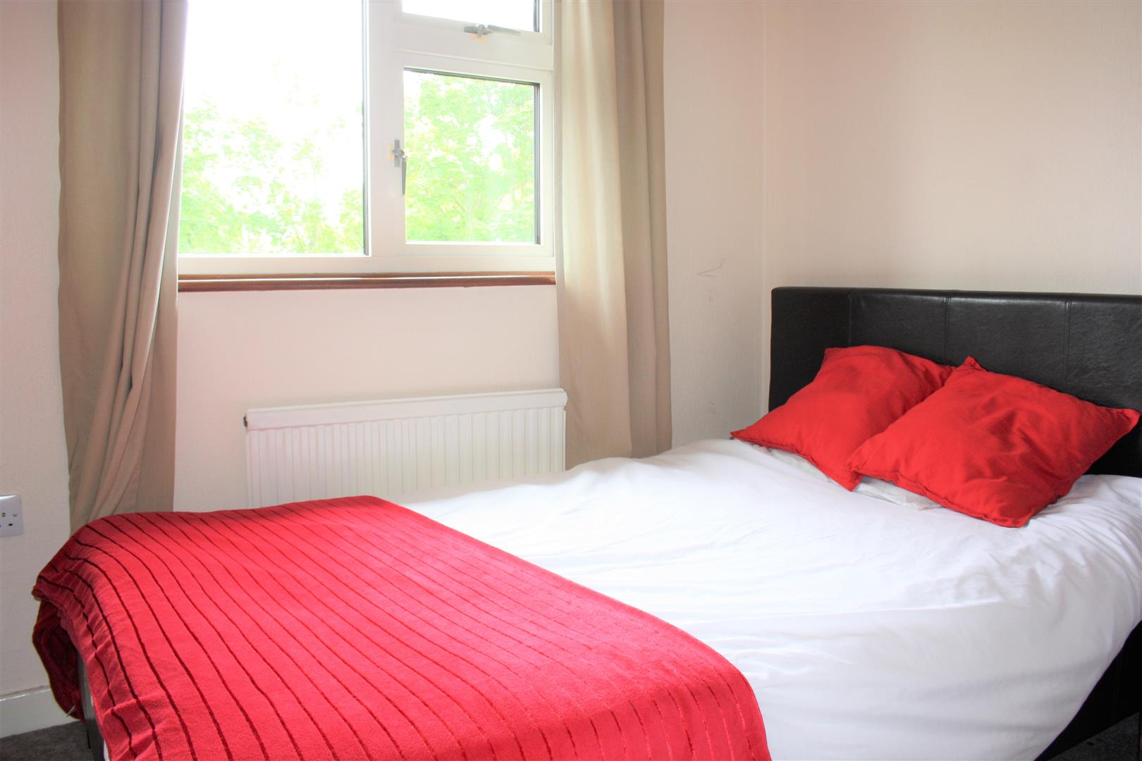 Flat Chertsey Rise in Stevenage
