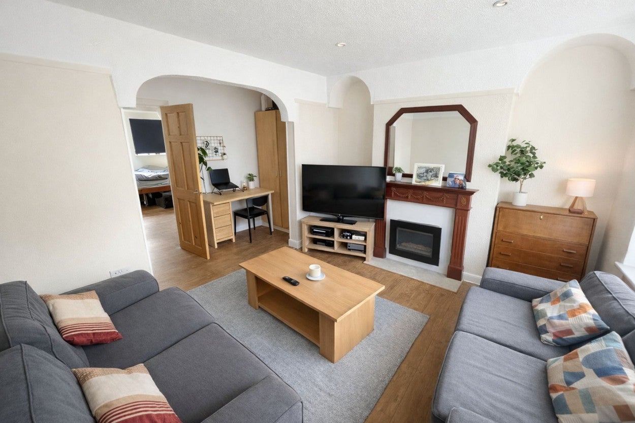 Room Charles Road in Filton