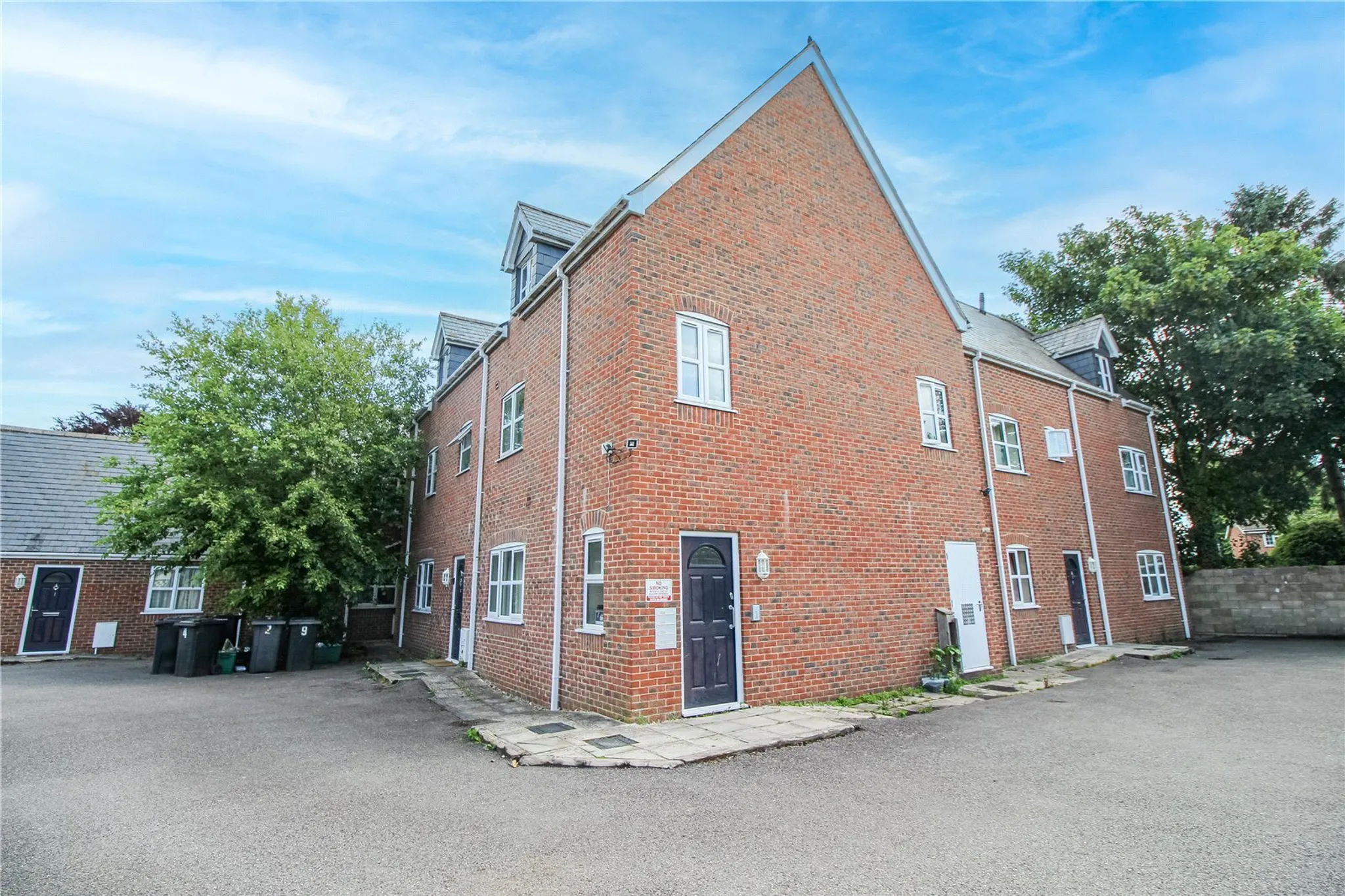 Flat Oxford Street in Lambourn