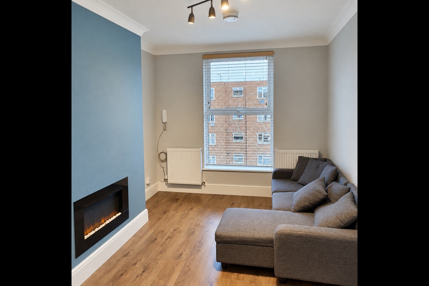 Flat Dulas Street in Greater London